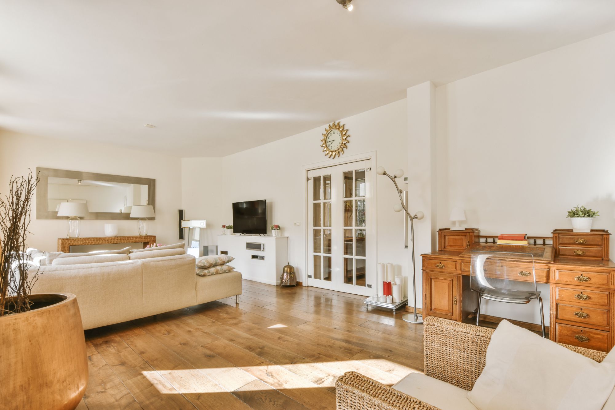 Servicio personalizado y asesoramiento legal. NATALIA AGENCIA INMOBILIARIA en Navia